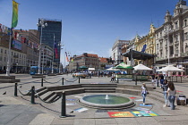 Croatia, Zagreb, Old Town, Ban Jelacic Square with fountain.