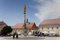 Croatia, Zagreb, Old town, Ceremonial guards and Statue of the Blessed Virgin Mary outside Catholic cathedral.