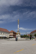 Croatia, Zagreb, Old town, Ceremonial guards and Statue of the Blessed Virgin Mary outside Catholic cathedral.