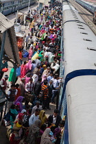 India, Haryana, Rohtak, Passengers board a train at Rohtak railway station.