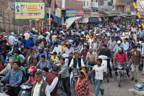 India, Rajasthan, Bikaner, Congestion at a railway level crossing in Bikaner.