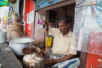 India, Tamil Nadu, Mahabalipuram, Chai vendor in Mahabalipuram.