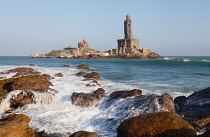 India, Tamil Nadu, Kanniyakumari, Cape Comorin, Thiruvalluvar Statue and Vivekananda Rock Memorial at Kanyakumari, Cape Comorin, .