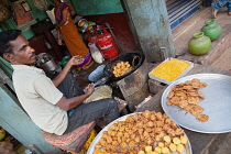 India, Karnataka, Mysore, Food hotel vendor frying chilli pakora.