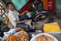 India, Karnataka, Mysore, Food hotel vendor frying chilli pakora.