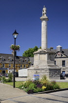 Ireland, County Mayo, Westport, The Octagon with its column and the statue of Saint Patrick.