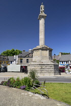 Ireland, County Mayo, Westport, The Octagon with its column and the statue of Saint Patrick.