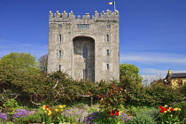 Ireland, County Clare, Bunratty Castle.