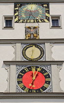 Germany, Bavaria, Rothenburg ob der Tauber, Marktplatz, Detail of the facade of the Councillors Tavern.