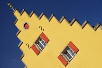 Germany, Bavaria, Rothenburg ob der Tauber, Angular view of colourful building on Marktplatz.