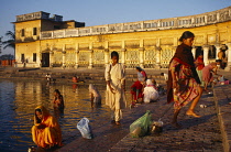 Nepal, Janakpur, Morning puja at Ganga Sagar.