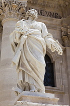 Italy, Sicily, Syracuse, Ortygia, Statue of Saint Peter outside Syracuse Cathedral, Piazza Duomo.