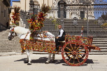 Italy, Sicily, Ragusa, Horse and carriage outside Duomo of San Giorgio, Piazza Del Duomo, Ragusa Ibla.