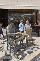 Portugal, Estremadura, Lisbon, Chiado, Statue outside Cafe A Brasileira on Rua Garrett.