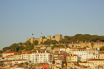 Portugal, Estredmadura, Lisbon, Bairro do Castello, Castelo de Sao Jorge, St Georges castle seen at sunset from Chiado.
