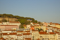 Portugal, Estredmadura, Lisbon, Bairro do Castello, Castelo de Sao Jorge, St Georges castle seen at sunset from Chiado.