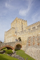 Portugal, Estredmadura, Lisbon, Bairro do Castello, Castelo de Sao Jorge, St Georges castle.