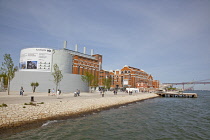 Portugal, Estredmadura, Lisbon, Belem, MAAT, Museum of Art, Architecture and Technology on the banks of the river Tagus housed in former power station with new section design by Amanda Levete.