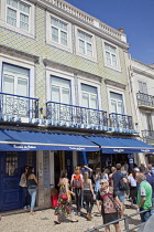 Portugal, Estredmadura, Lisbon, Belem, People queuing outside Pasteis de Belem cafe famous for its Pastel de Nata baked egg custard tarts.