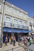 Portugal, Estredmadura, Lisbon, Belem, People queuing outside Pasteis de Belem cafe famous for its Pastel de Nata baked egg custard tarts.