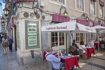Portugal, Estremadura, Lisbon, Baixa district, Tourists sat at tables outside Confeitaria Nacional cafe.