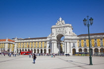 Portugal, Estremadura, Lisbon, Baixa, Praca do Comercio, Rua Augusta triumphal arch.
