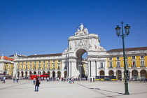 Portugal, Estremadura, Lisbon, Baixa, Praca do Comercio, Rua Augusta triumphal arch.