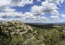 France, Vaucluse 84, Gordes, Picturesque village of Gordes with view over the Vaucluse.