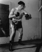 Sport, Professional, Boxing, Middleweight contender Pat McAteer training in gym, 1955.