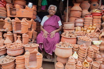 India, Tamil Nadu, Tanjore, Thanjavur, Pottery vendor in the bazaar at Tanjore.