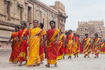 India, Tamil Nadu, Tanjore, Thanjavur, Pilgrims at the Brihadisvara Temple in Tanjore.