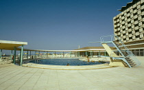 Qatar, Doha, Swimming pool of the Gulf hotel with diving boards.