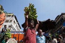 India, West Bengal, Kolkata, Bananas are auctioned at the fruit wholesalers market.