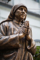 India, West Bengal, Kolkata, Statue of Mother Teresa at the Archbishop's House on Park Street in Kokata.