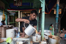 India, West Bengal, Kolkata, Chai vendor.