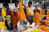 India, West Bengal, Kolkata, Malik Ghat flower market.