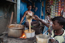 India, West Bengal, Kolkata, Chai vendor.