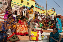 India, Uttar Pradesh, Varanasi, Pilgrims at Kedar Ghat.