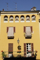 Italy, Piedmont, Biella, house facades, Piazza Cisterna.