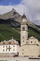Italy, Valle d'Aosta, Cogne, town view with parc Gran Paradiso backdrop.