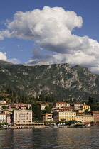 Italy, Lombardy, Bellagio, view of lakeside at Bellagio in evening sun.