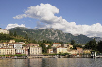 Italy, Lombardy, Bellagio, view of lakeside at Bellagio in evening sun.