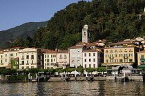 Italy, Lombardy, Bellagio, view of lakeside at Bellagio in evening sun.