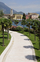 Italy, Lombardy, Lake Garda, Riva del Garda, promenade along waterfront.