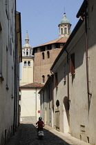 Italy, Lombardy, Sabbionetta, narrow street leading to Church of the Crowned Madonna.