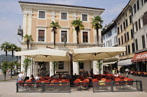 Italy, Lombardy, Lake Garda, Salo, cafes, Piazza Vittoria.