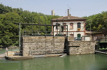 Italy, Lombardy, Valle Adda, canal lock at Paderno d'Adda.