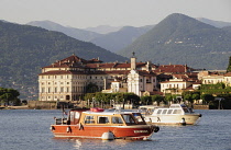 Italy, Piemonte, Lake Maggiore, lake view of Isola Bella.