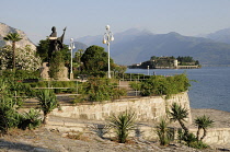 Italy, Piemonte, Lake Maggiore, Stresa, park & gardens along promenade & lake shore front.