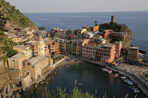 Italy, Liguria, Cinque Terre, Vernazza, view into the harbour.
